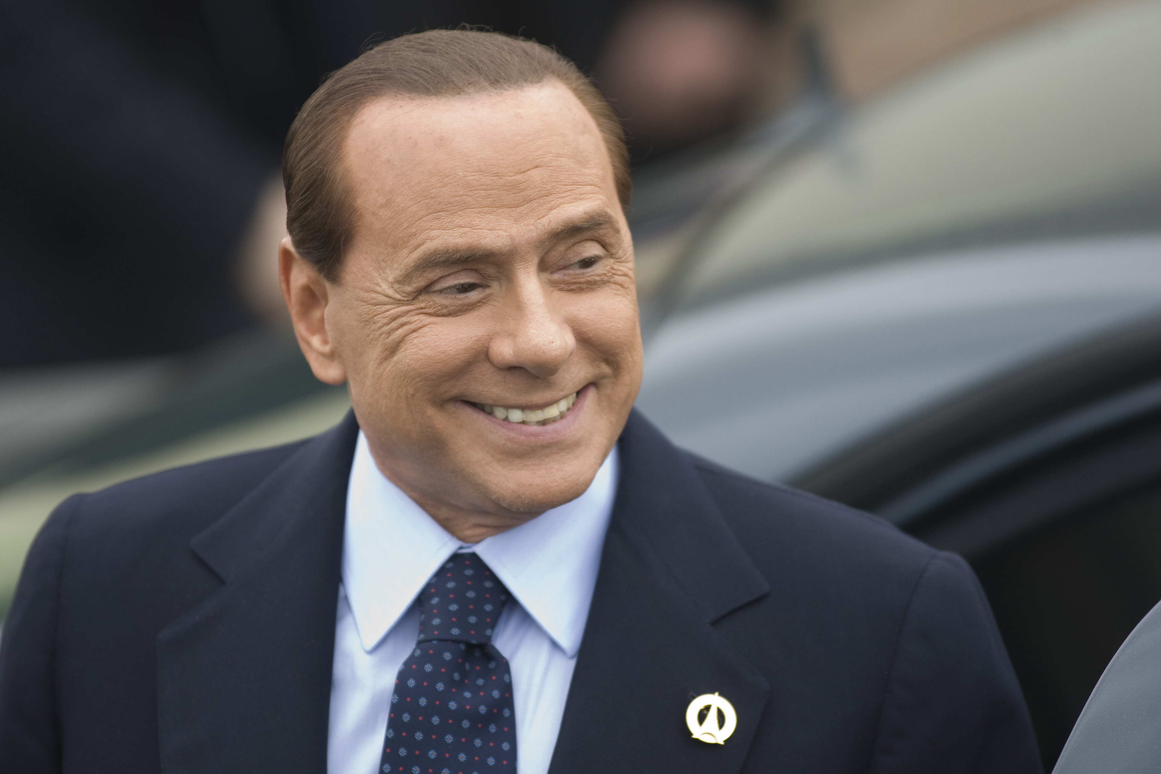 Силвио Берлускони се завръща на политическата сцена в Италия