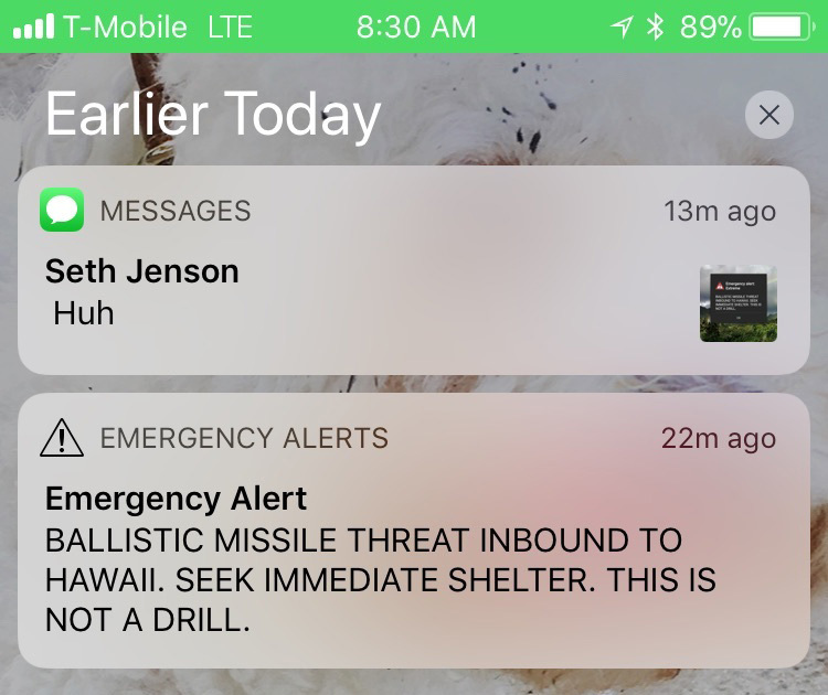 Съобщение: ”Заплаха от балистична ракета, идваща към Хавай ...”