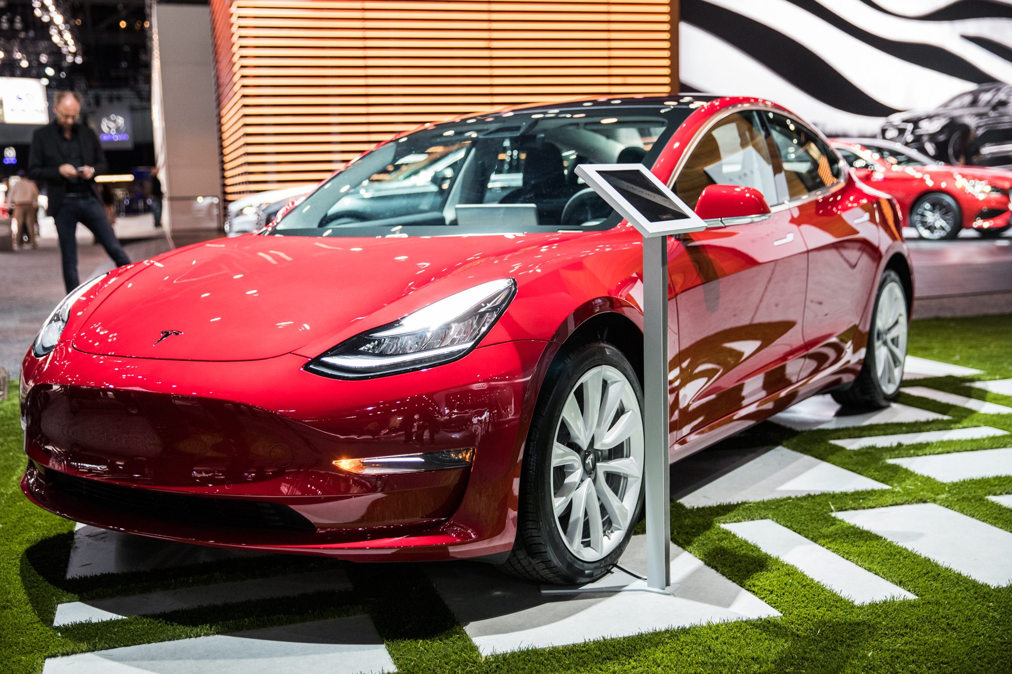 Илон Мъск: Tesla Model 3 ще се управлява с глас