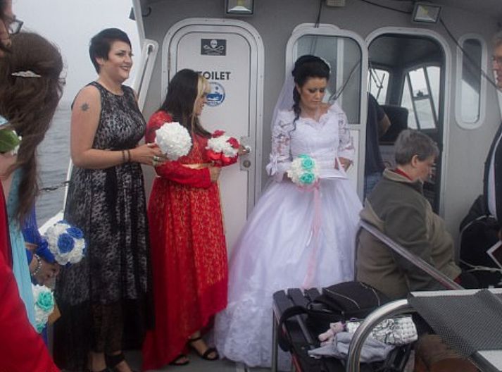 Ирландка се омъжи на яхта за призрак