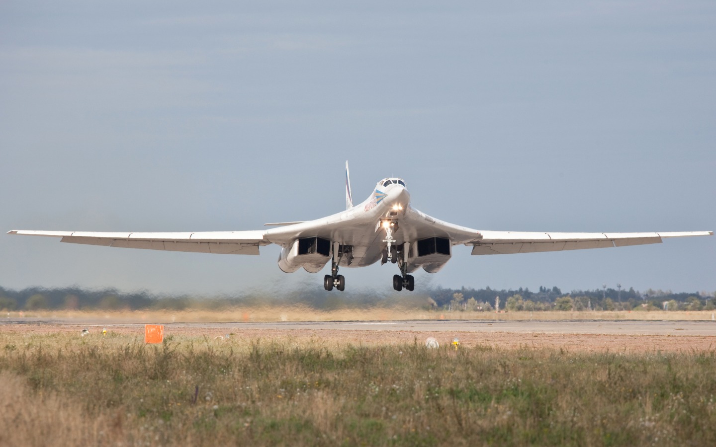 Самолети на НАТО гониха руски Т-160