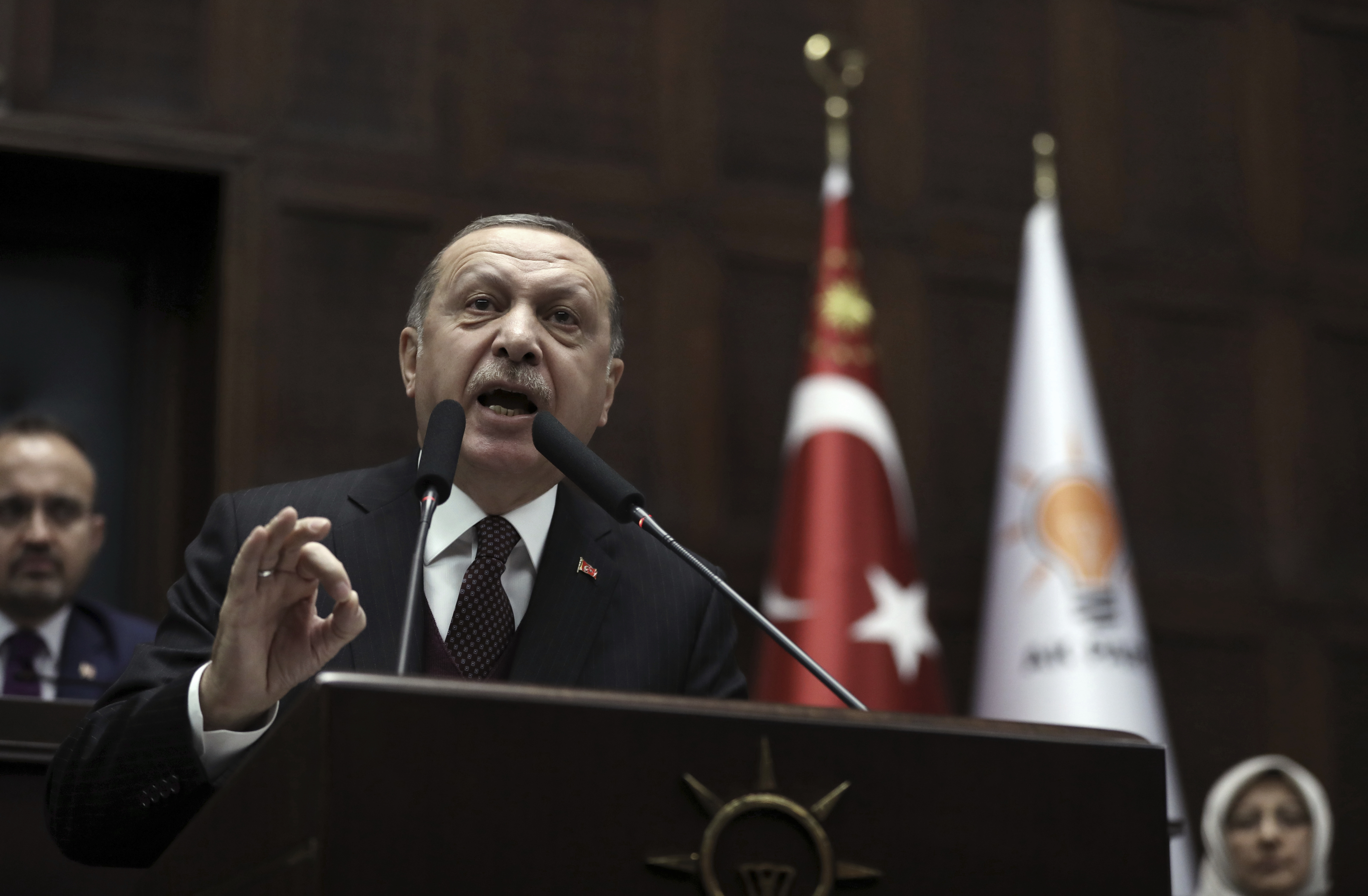 Президентът на Турция Ердоган може да заповяда навлизане на турската армия в Сирия всяка минута