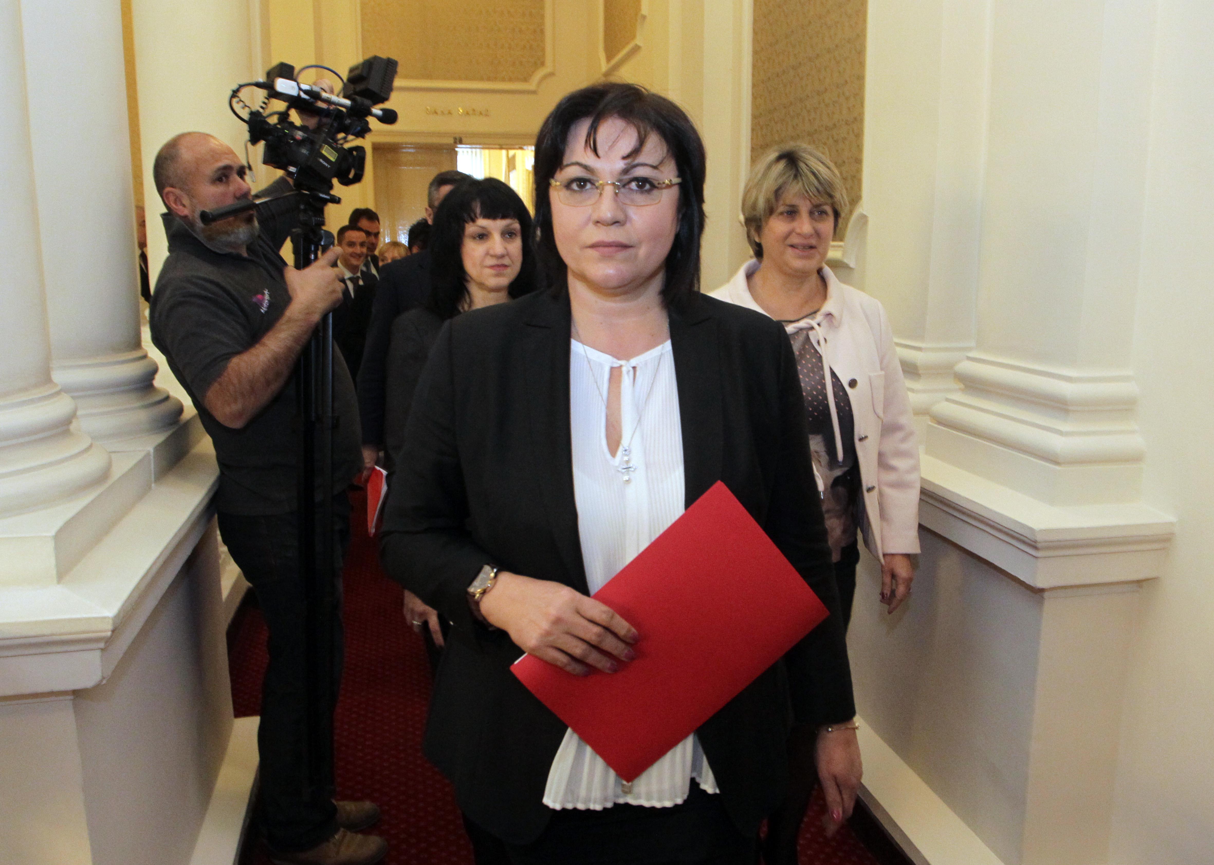 БСП ще внесе необходимите подписи за референдум в четвъртък, каза Корнелия Нинова