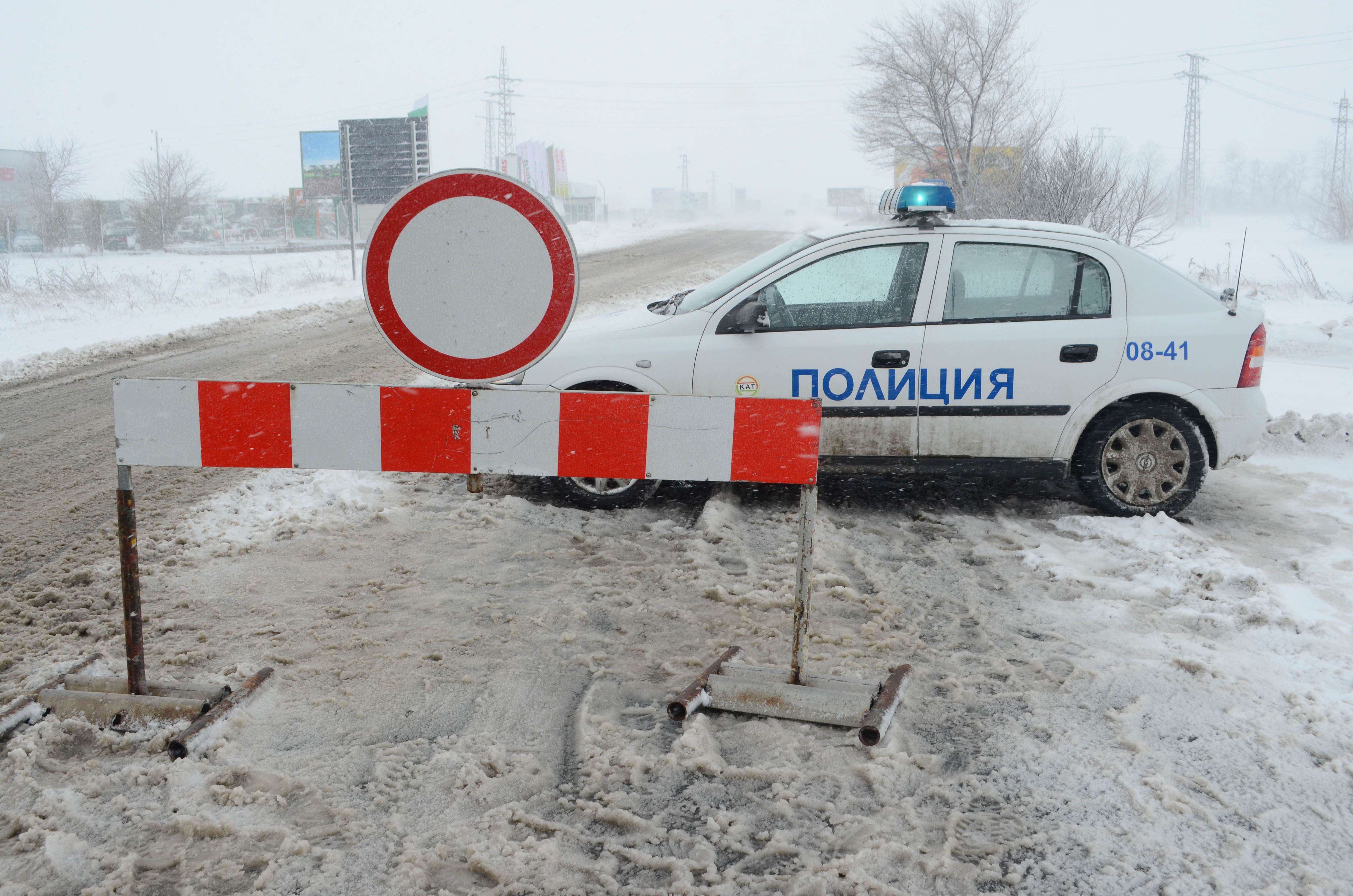 Поради снегонавявания са затворени са пътищата за Варна и Генерал Тошево за границата с Румъния