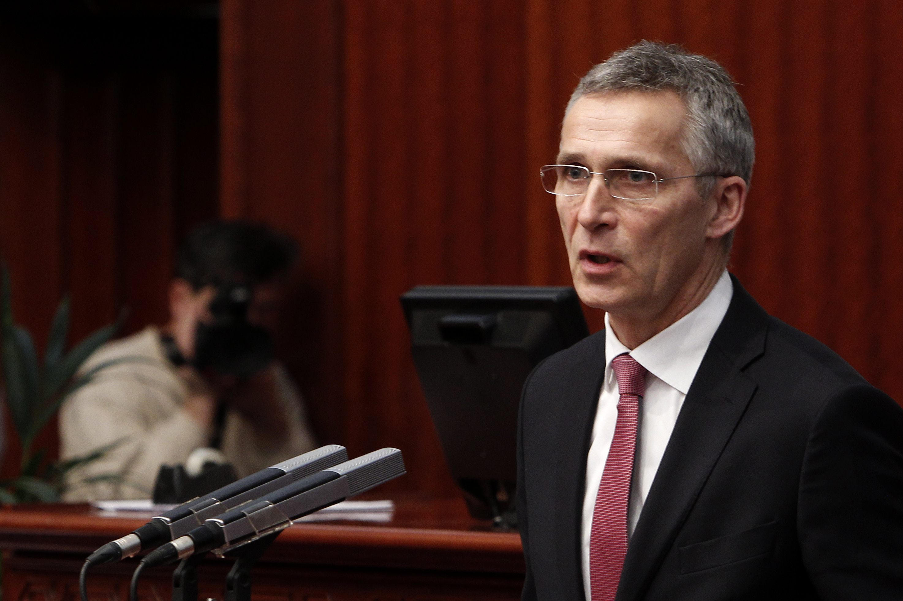 Обръщението на Йенс Столтенберг към македонските депутати в парламента в Скопие