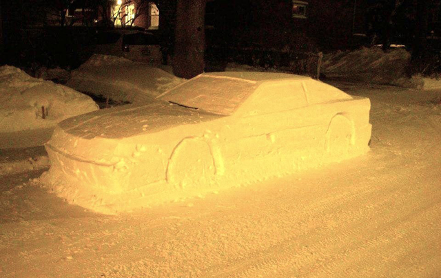 Катаджии опитаха да глобят кола от сняг