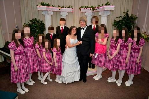Родителите, оковавали 13-те си деца, не признават вина