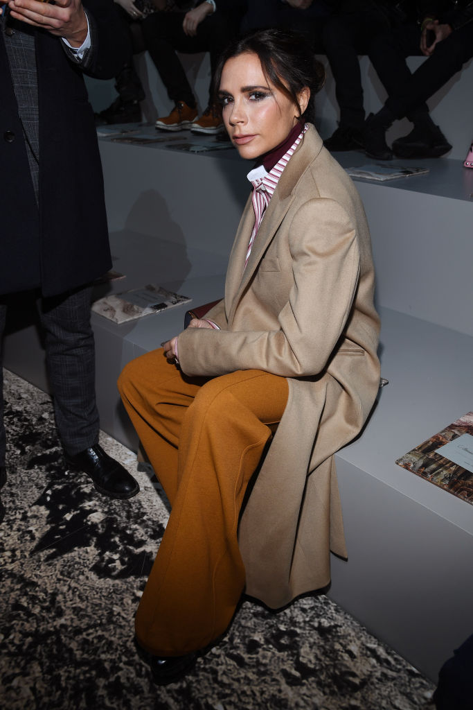 Виктория Бекъм на ревюто на Louis Vuitton мъжката седмица на модата в Париж