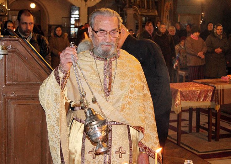 Свещеникът от Хасково Антоний Енев е кръстил хиляди миряни