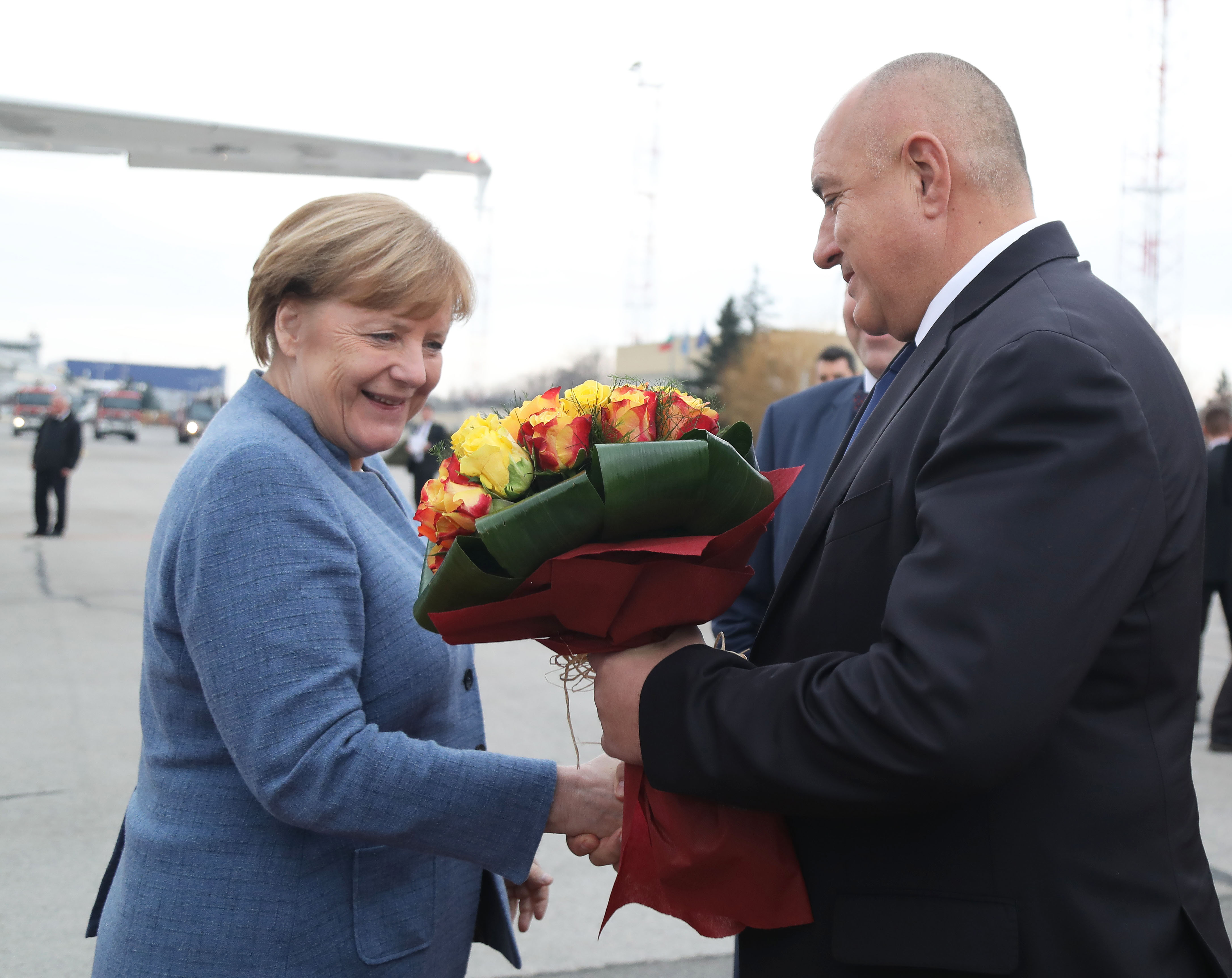 Борисов посрещна Меркел на летище София