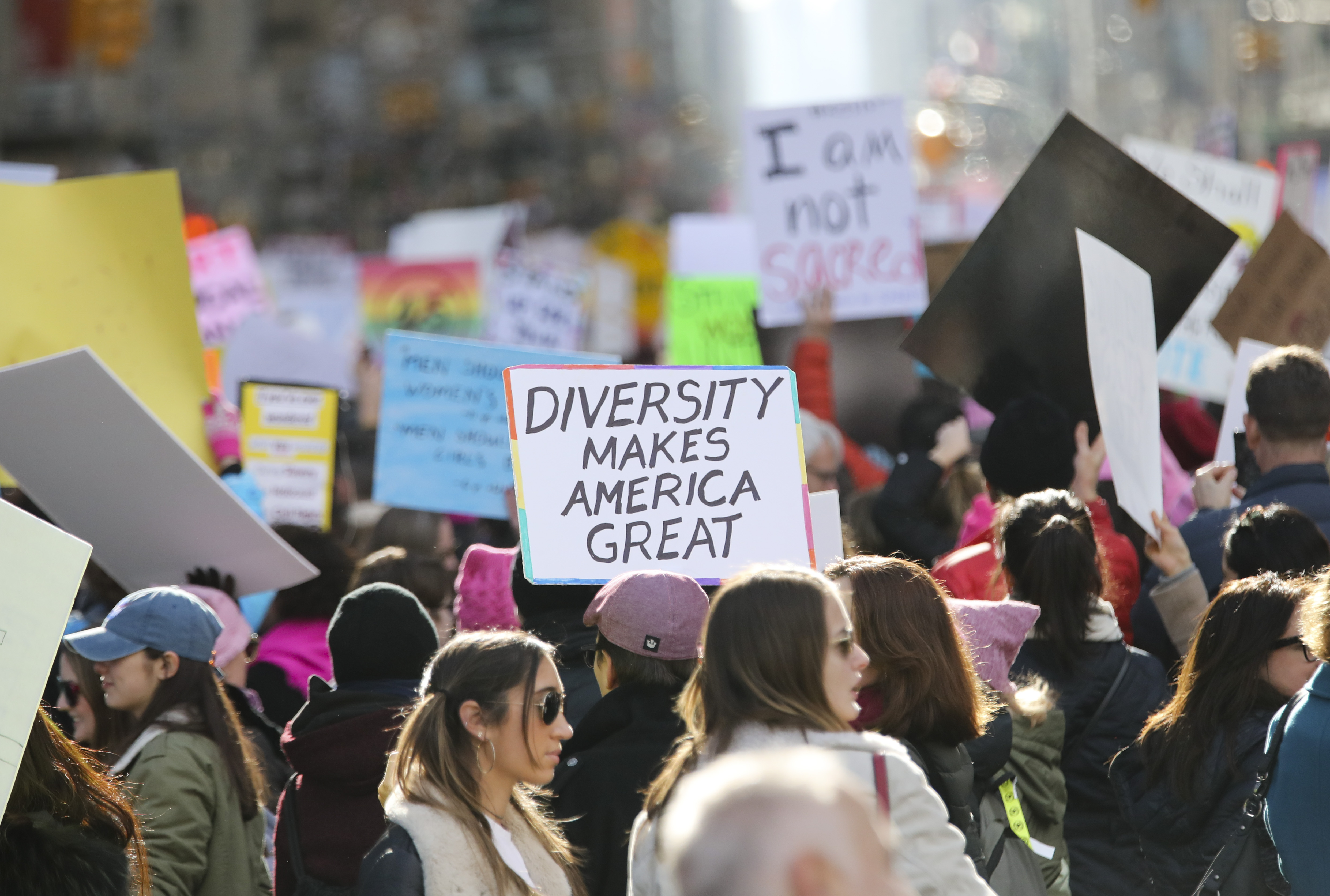 Женски организации организираха голям протест срещу Тръмп в Ню Йорк