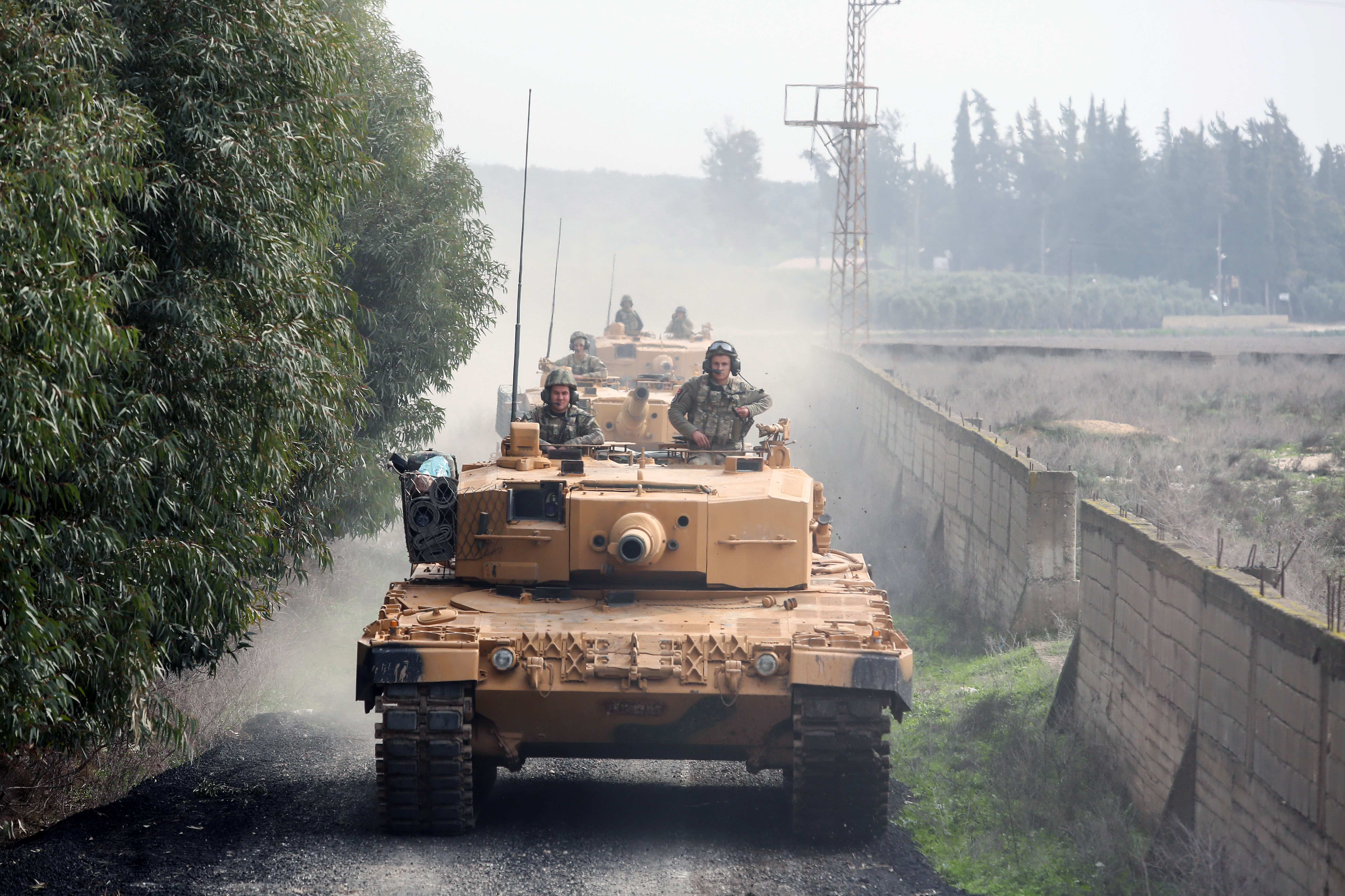 Турската армия сее смърт в Сирия. Кюрдите отговарят с ракети
