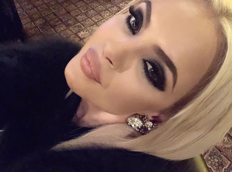 Мария честити РД на майка си с нейна снимка