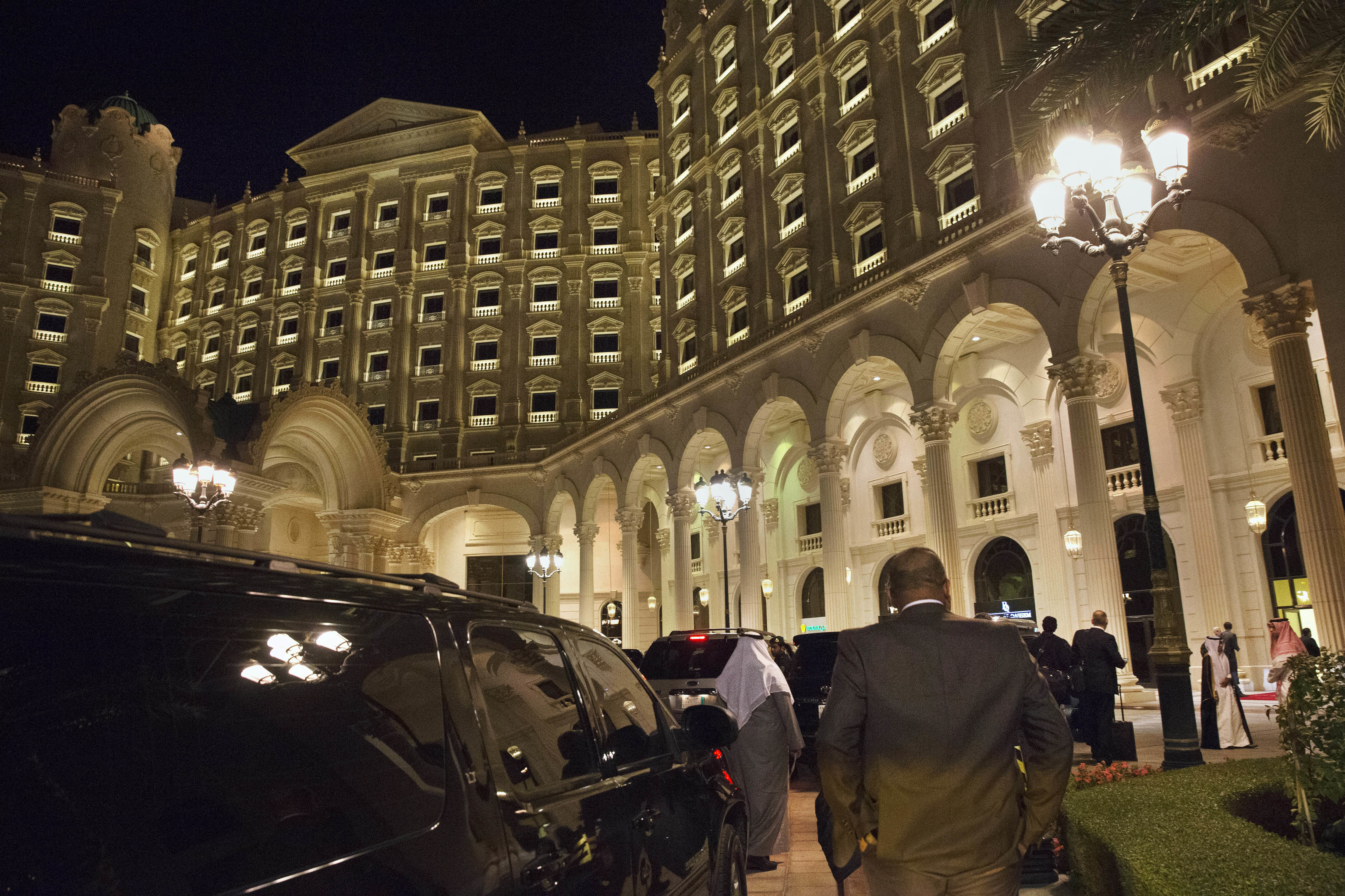 Хотел ”Риц-Карлтън”, който се превърна в арест за саудитските милиардери