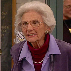 Кони Сойър почина на възраст 105 г.