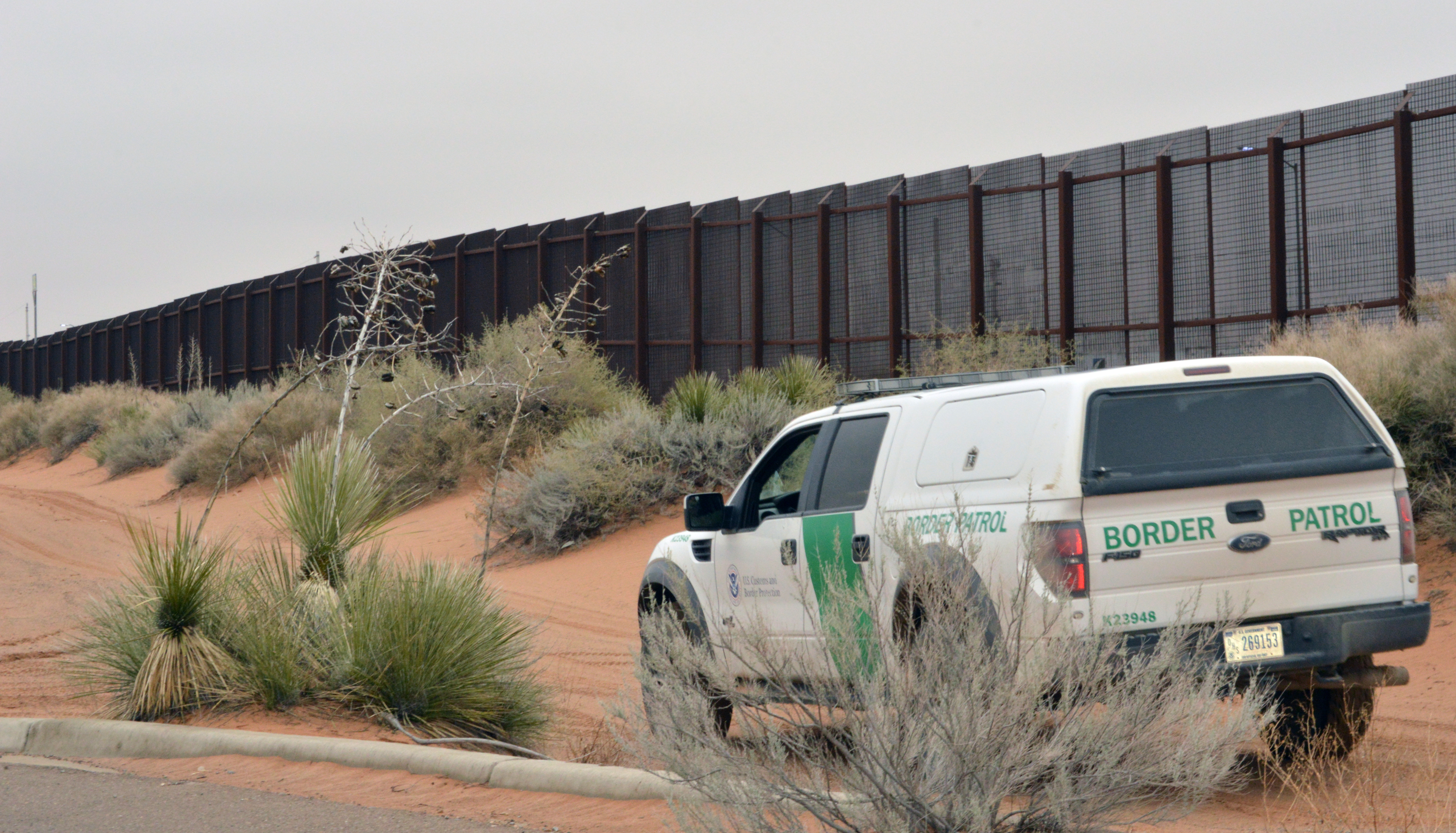 Въпросът за охраната на границата между САЩ и Мексико и оградата там остава нерешен