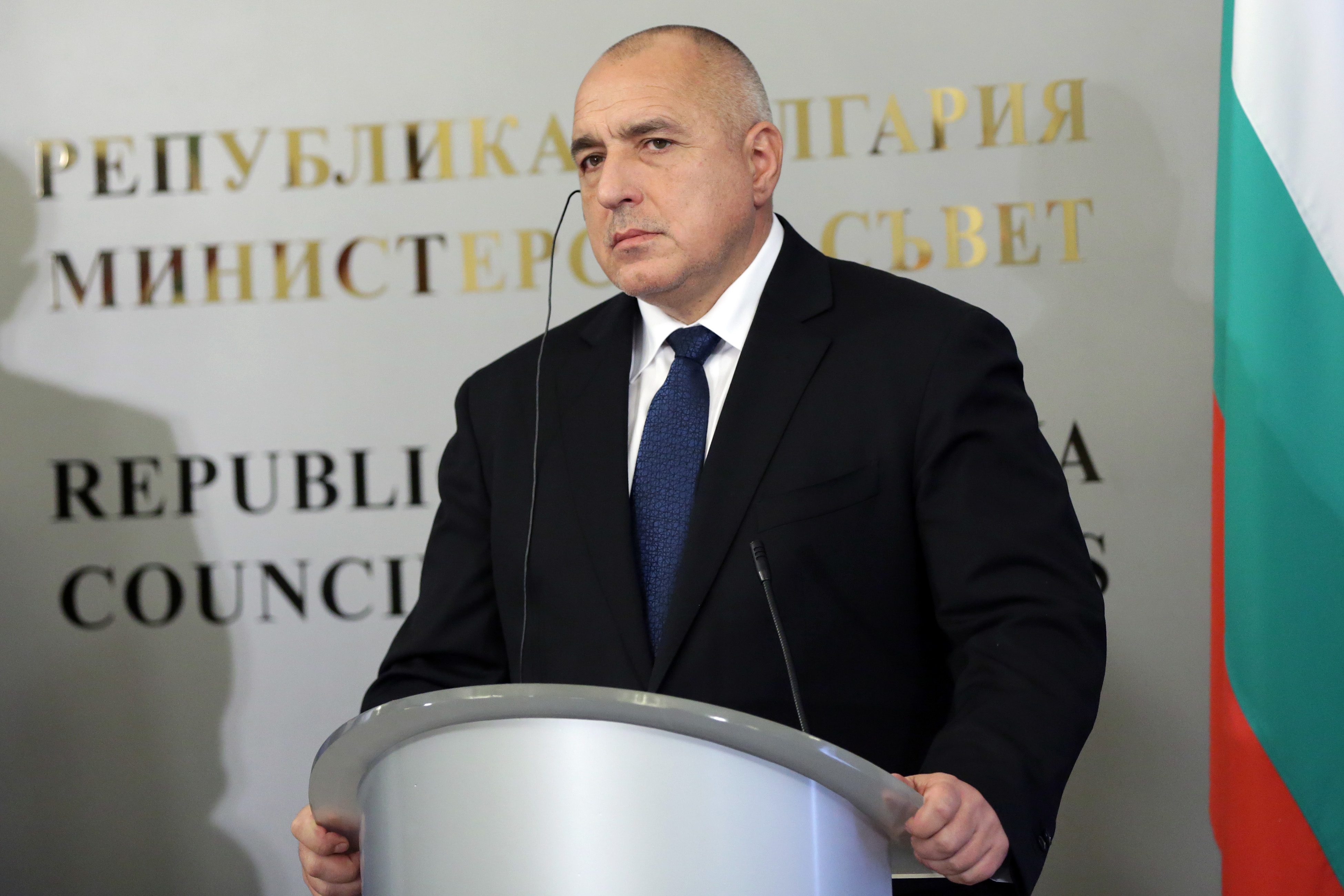 Борисов избра активната дипломация пред вота на недоверие