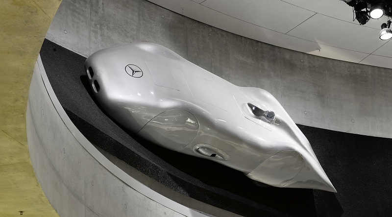 Преди 80 години Mercedes вдигна над 400 км/ч