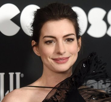 "Барби" на Хатауей отложен с две години: феминизъм и идентичност