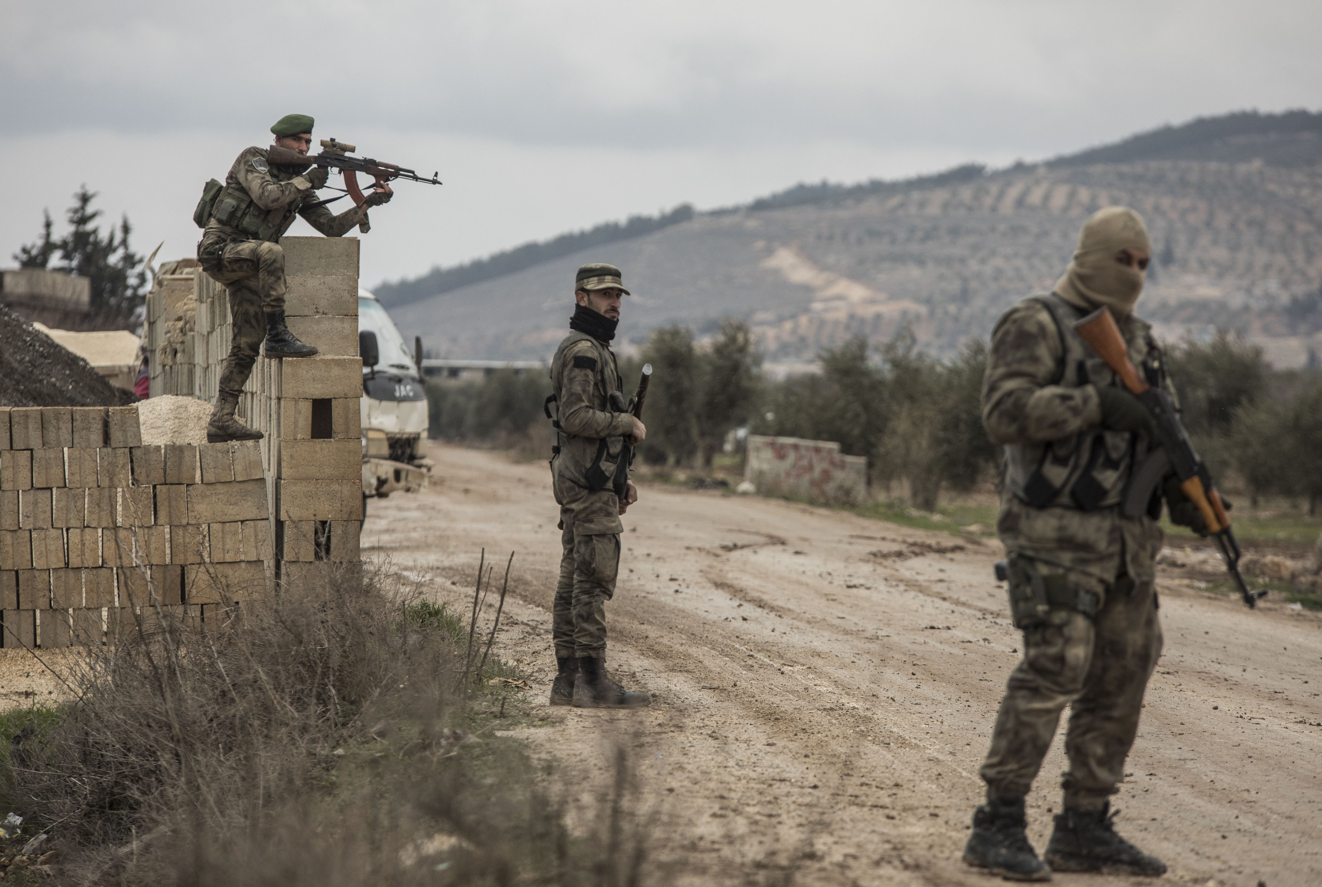 Турската военна операция в Сирия се затяга