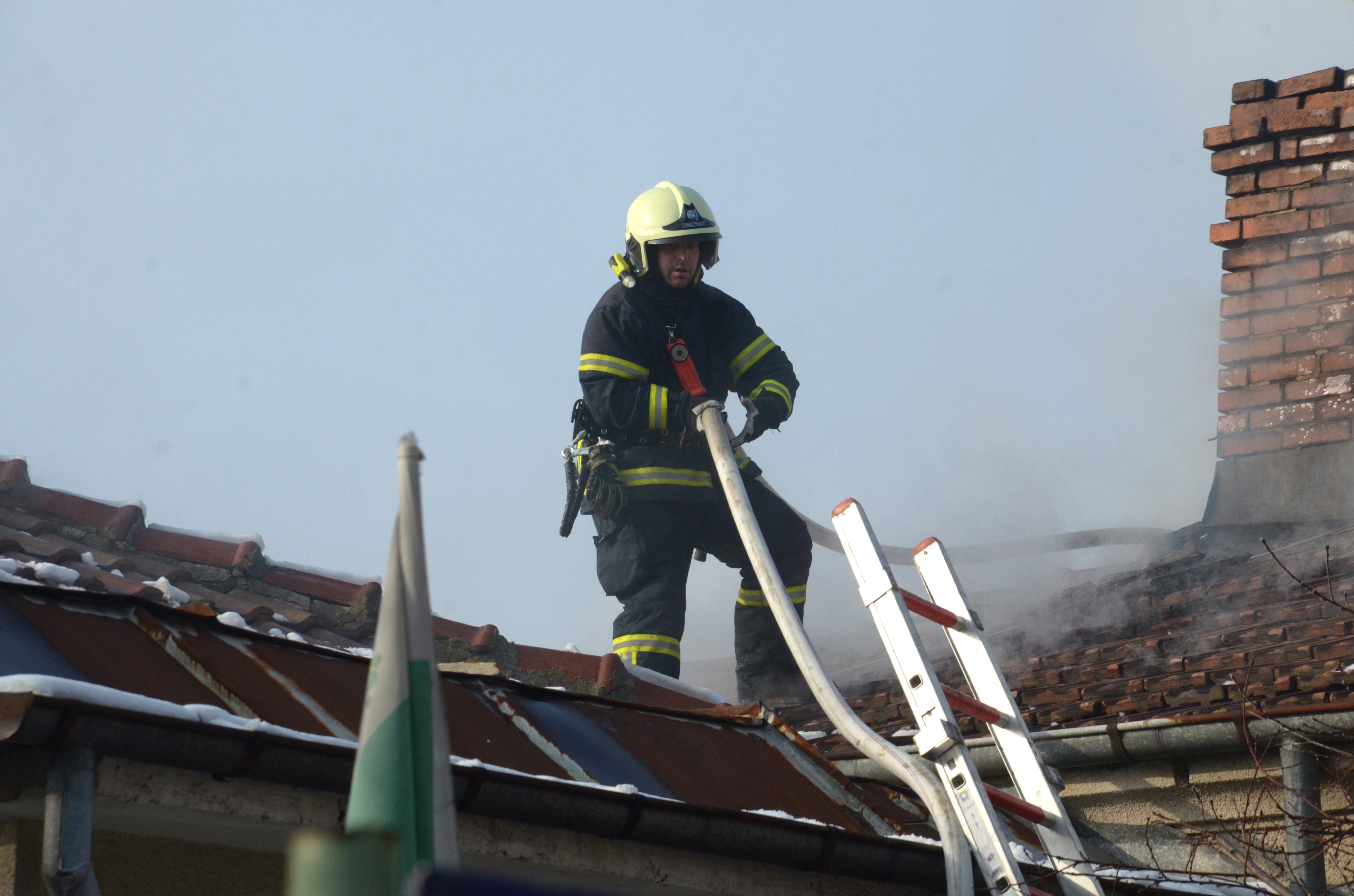 Пожар остави без дом семейство с 11 деца