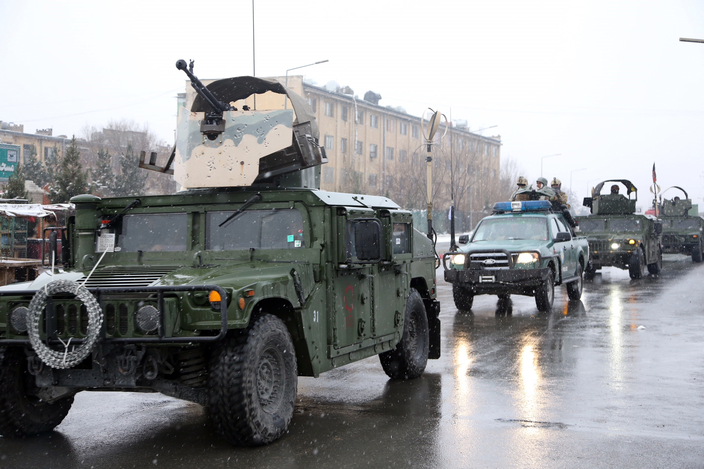 Бойци на ИДИЛ атакуваха военната академия в Кабул