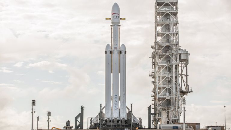 SpaceX обяви кога ще изстреля новата си ракета