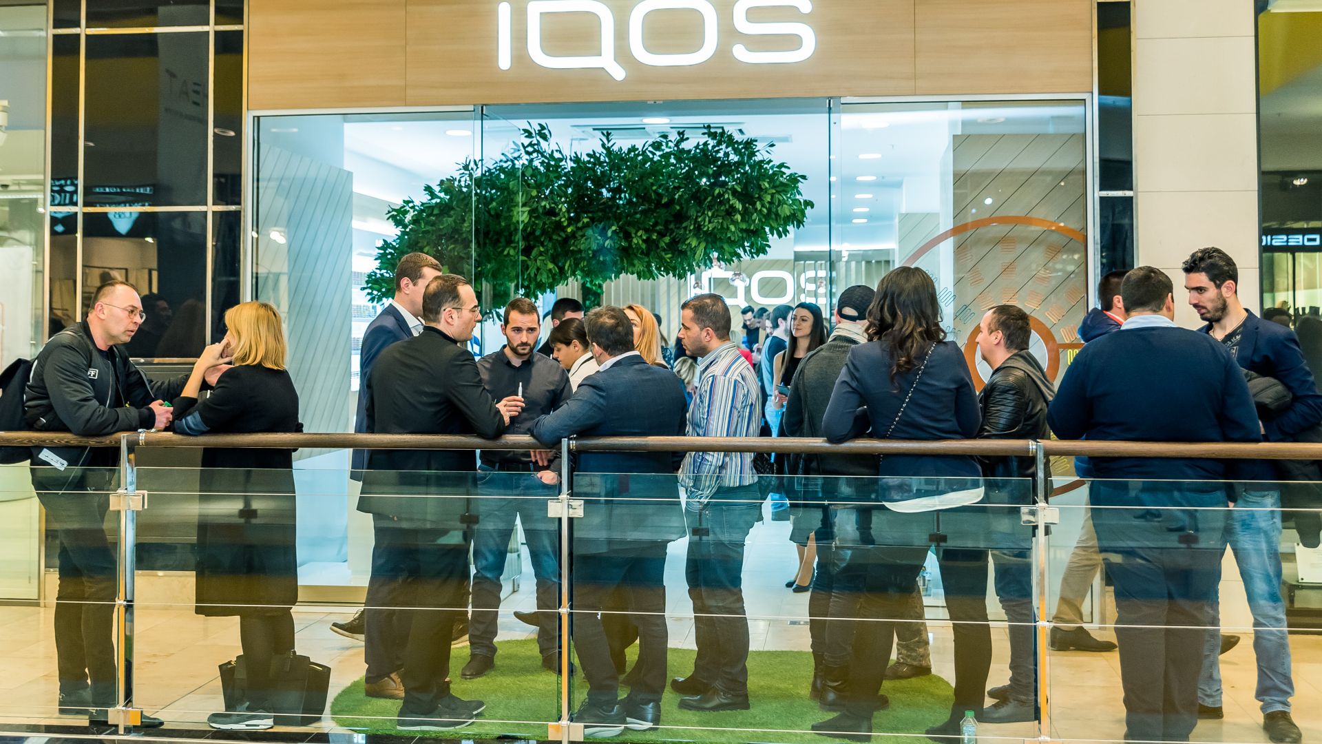 Филип Морис отвори първия си IQOS бутик