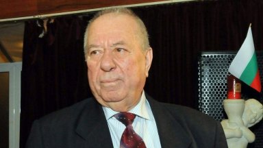 Почина Павел Найденов бащата на Илия Павлов Това съобщава