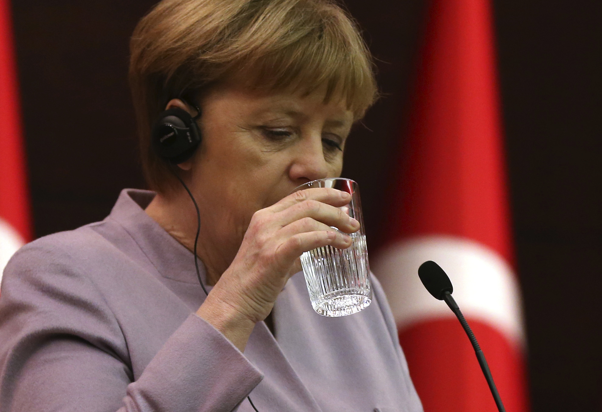 Ангела Меркел изпи чаша студена вода след изборите, но дали това ще промени мнението й за България и еврото