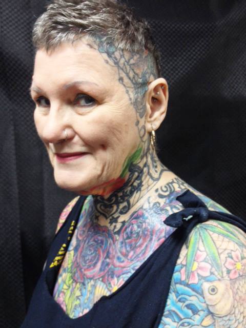 69-годишна е най-татуираната жена в света