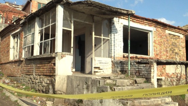 Съседи на убития в Айтос: Отиде си от бедността ни