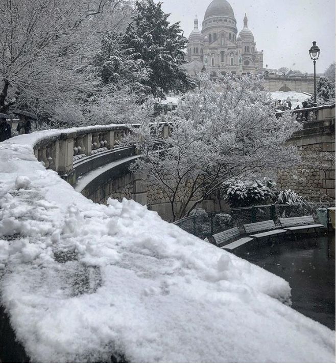 Зима във Франция-сняг на Монмартър