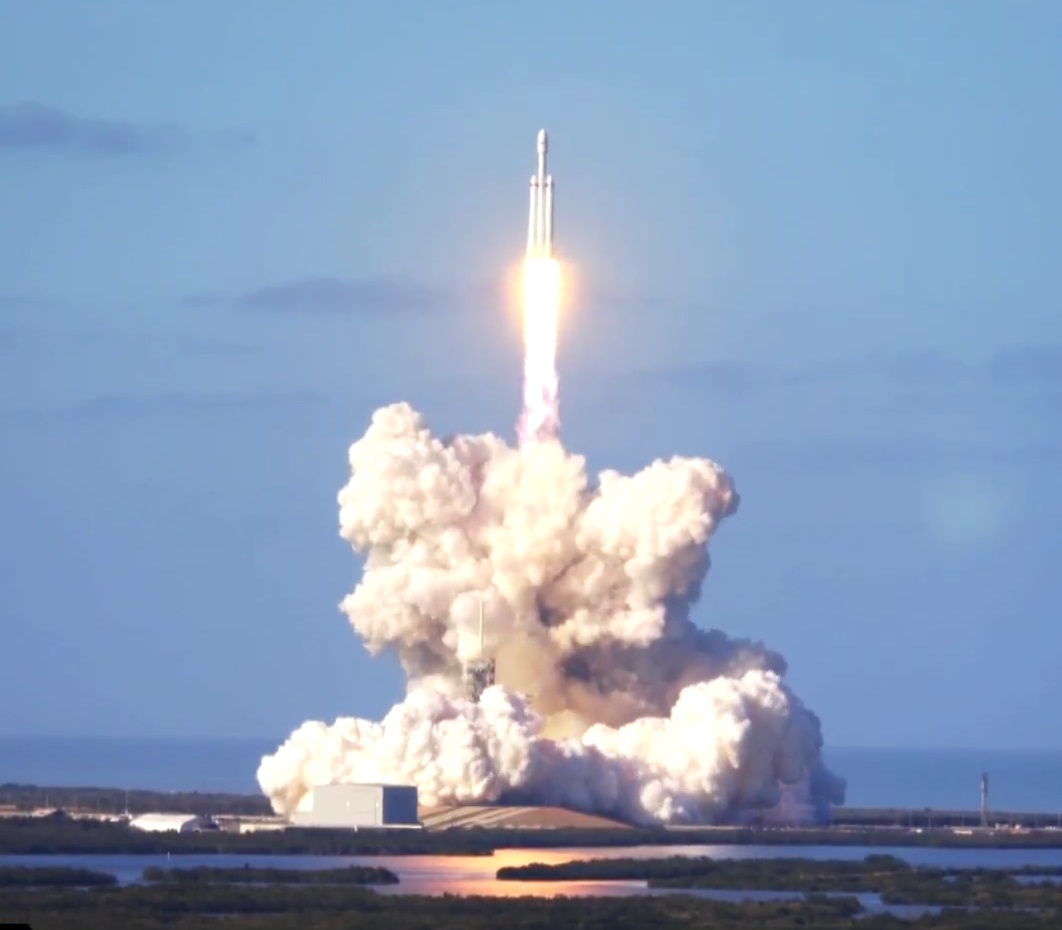 SpaceX изстреля най-мощната ракета в света