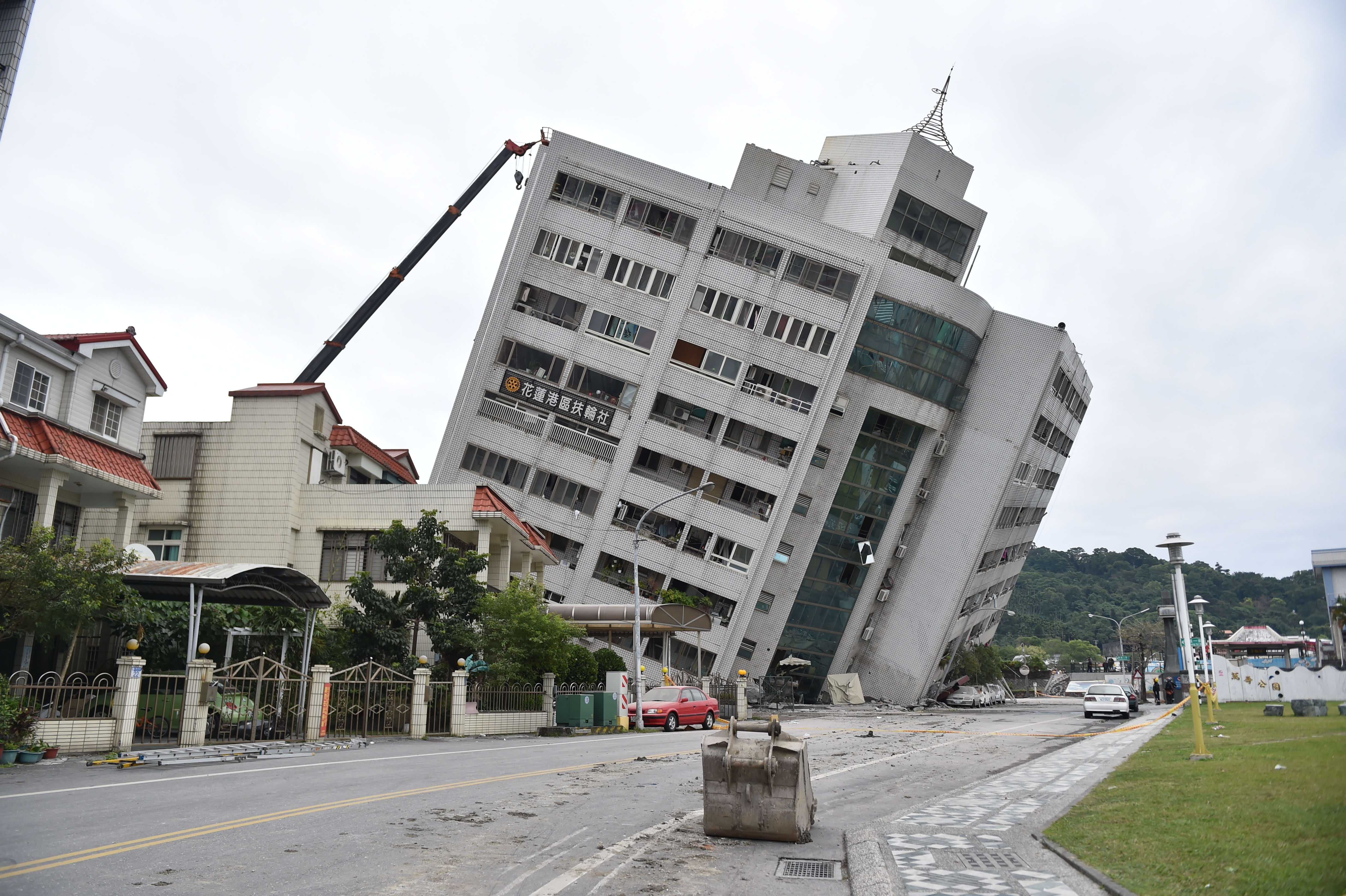Землетрясение в тайване. Гостиница Маршал Тайвань землетрясение. Землетрясение на Тайване 1999. Землетрясение Хуалянь. Гостиница Маршал Тайвань.