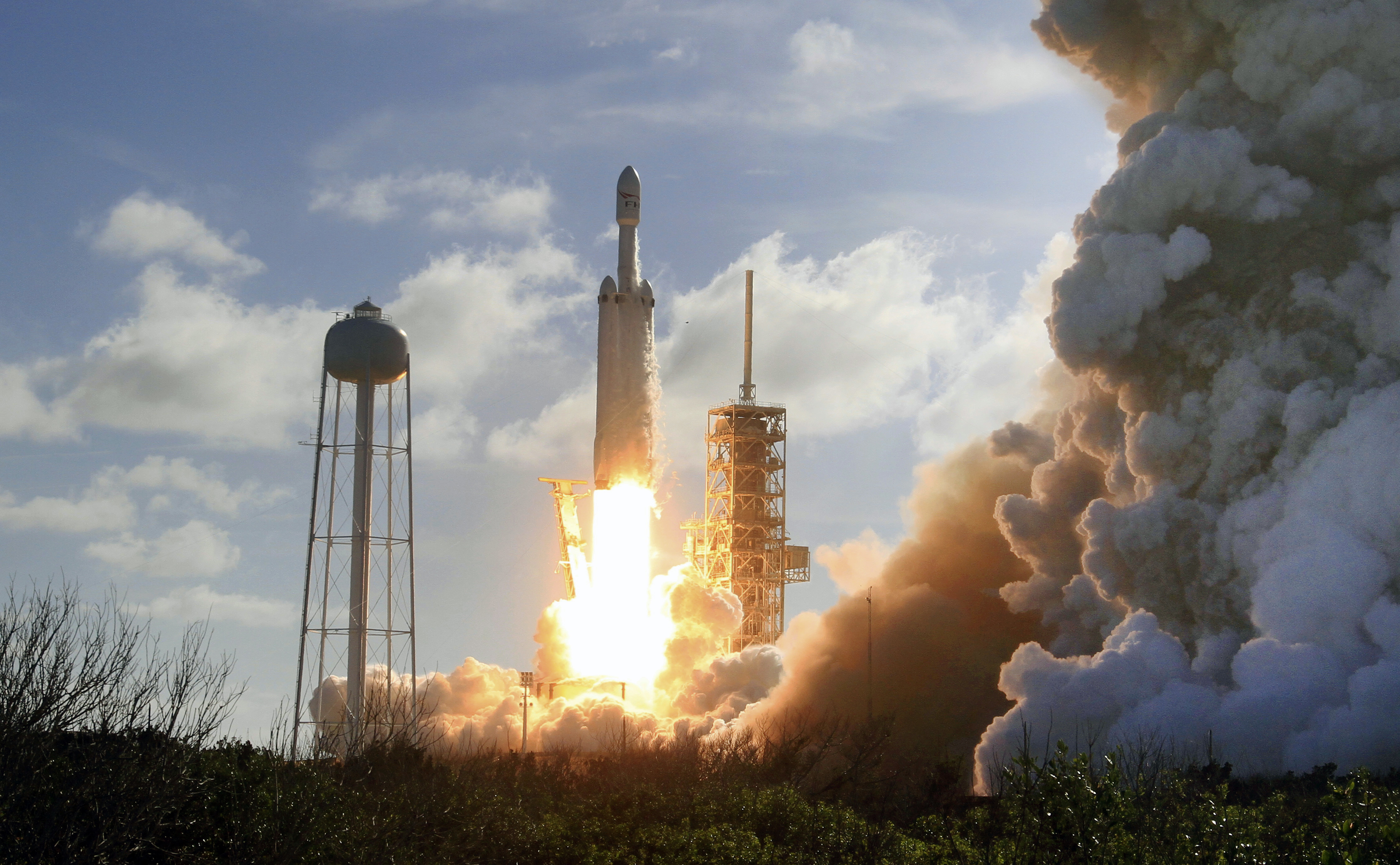 Ракетата Falcon Heavy на SpaceX е най-мощната ракета към днешна дата