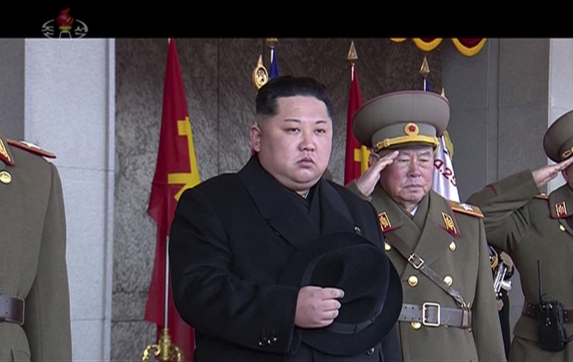 Ким Чен-ун на военния парад в Пхенян