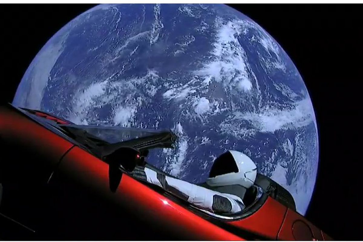Tesla Roadster в космоса