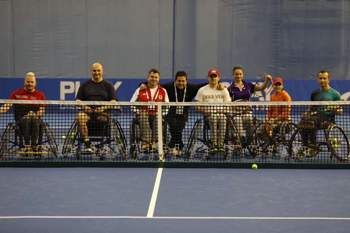Националите по тенис в колички с демонстрация
