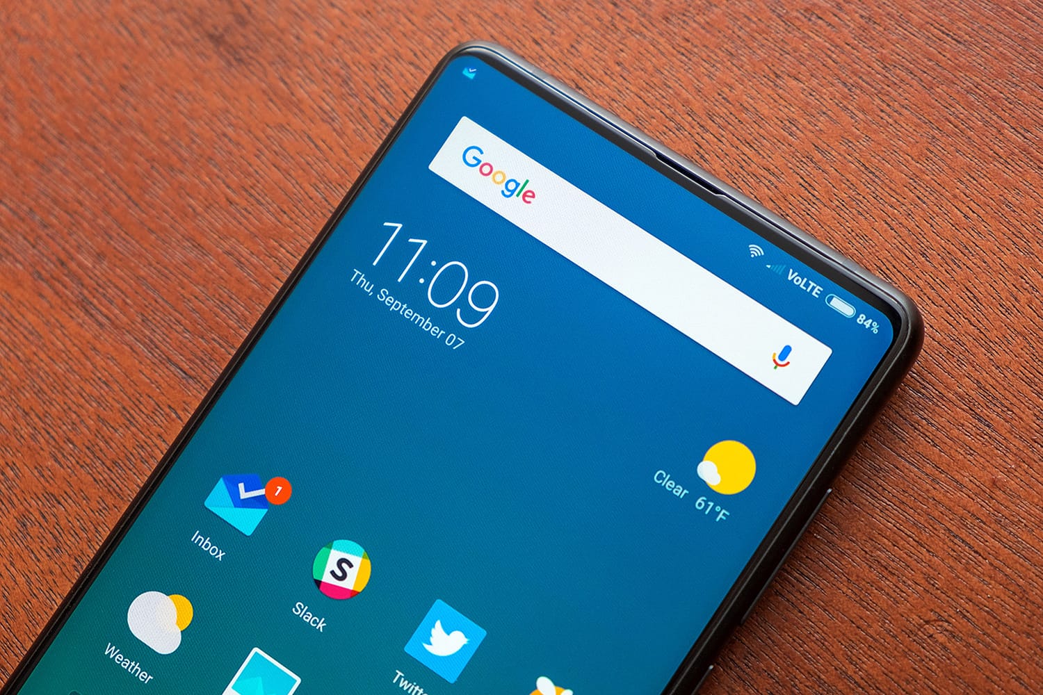 Това е най-безрамковият смартфон в света