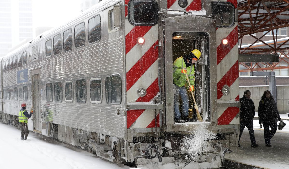 Транспортът е блокиран от сняг и студ