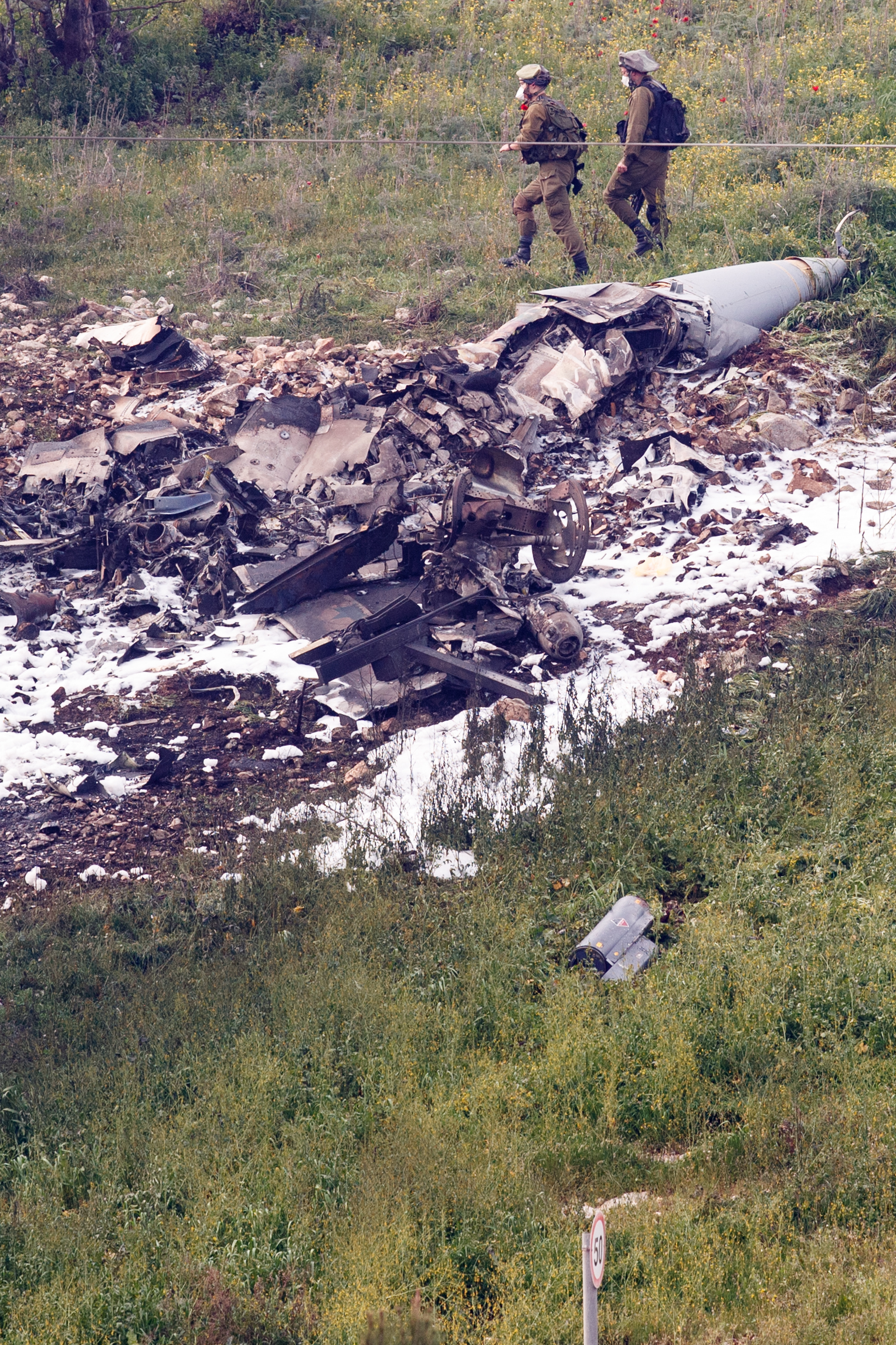 Останките на падналия израелски изтребител F-16