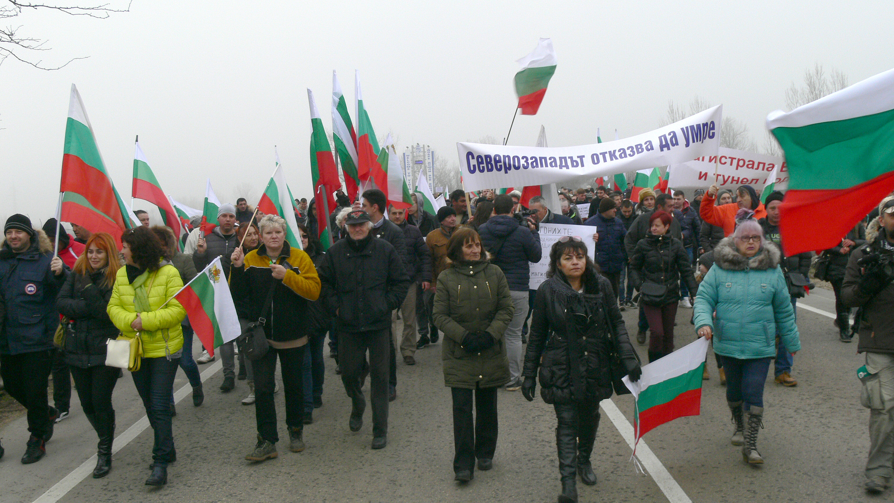 Протестиращи блокираха за часове Е-79