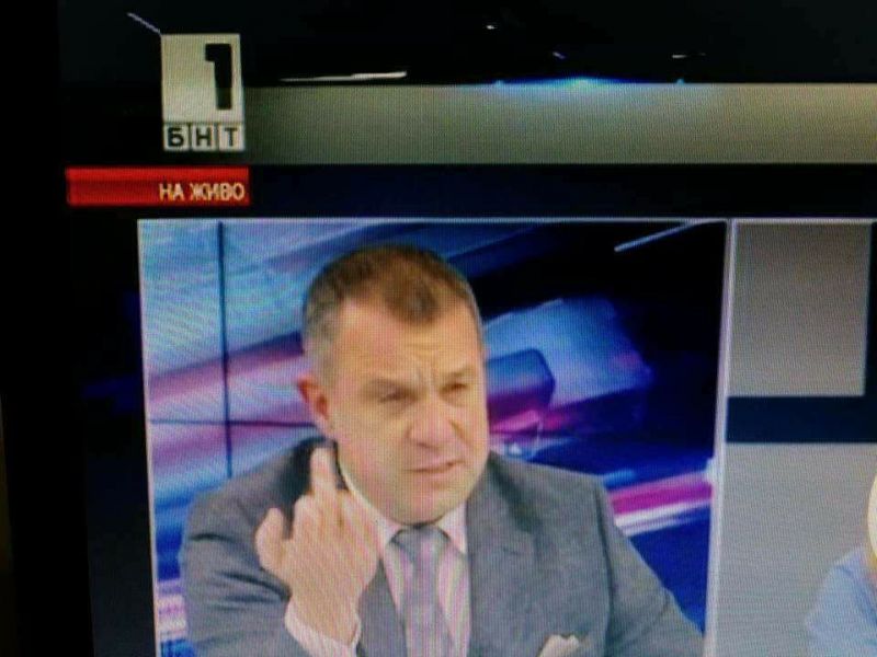 Eмил Кошлуков показа неприличния жест на живо по обществената телевизия