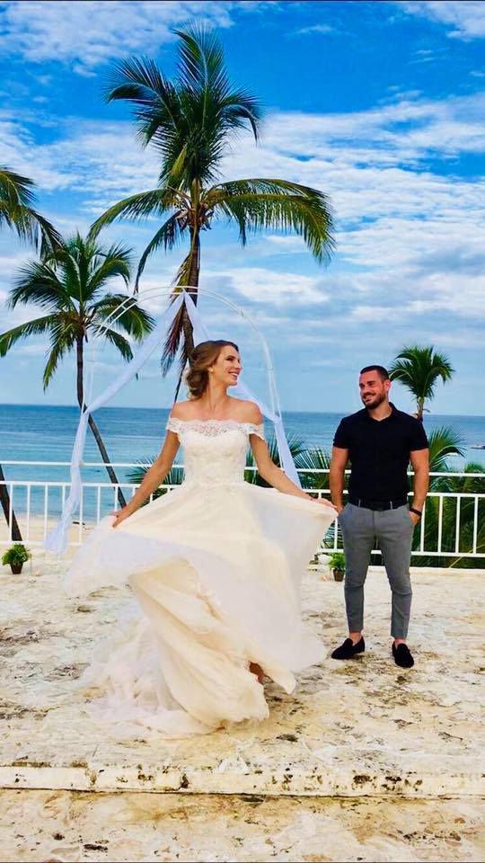 Сесил Каратанчева на сватбата си в Доминикана