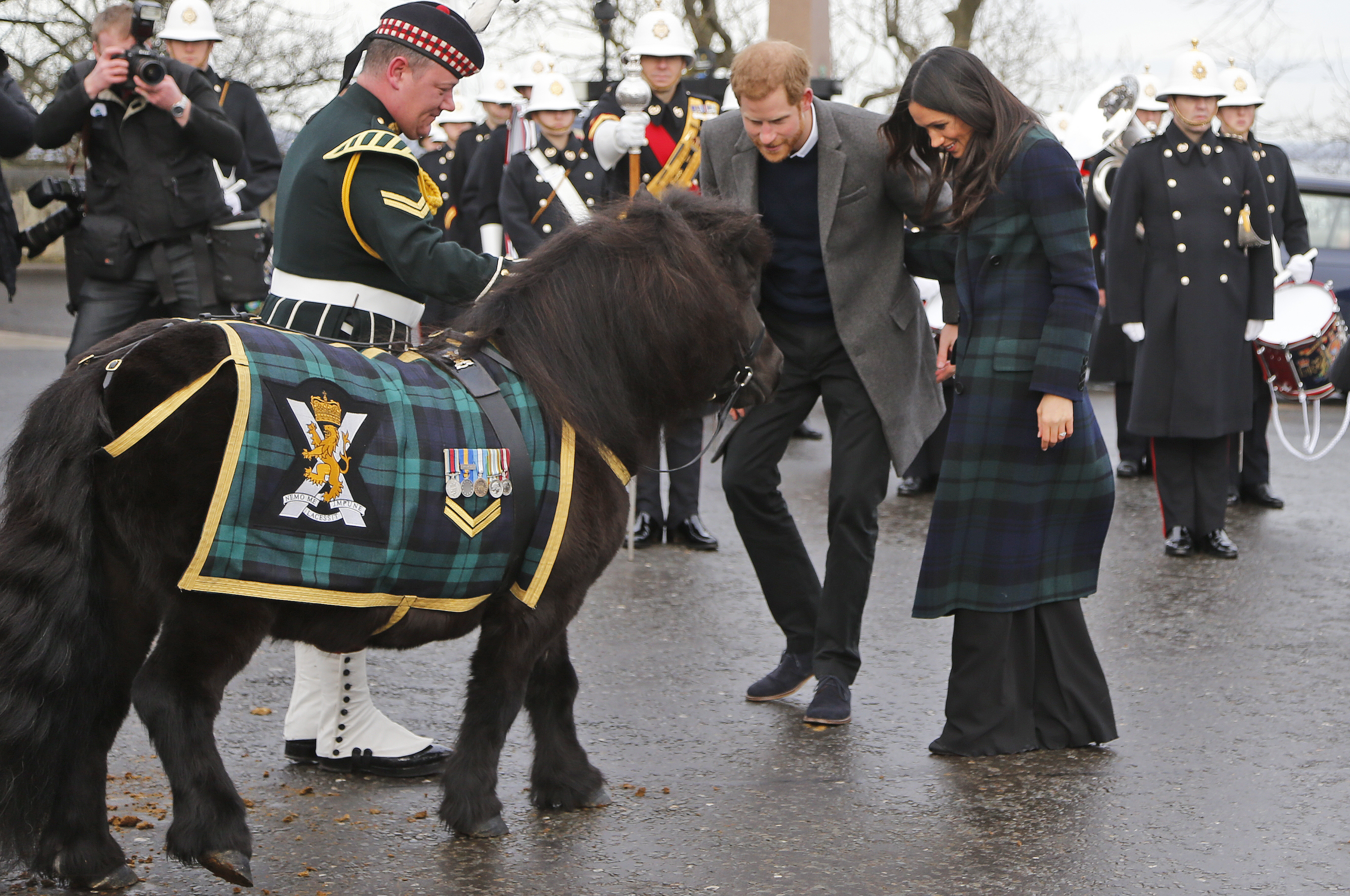 Меган Маркъл и принц Хари започнаха визитата си в Шотландия