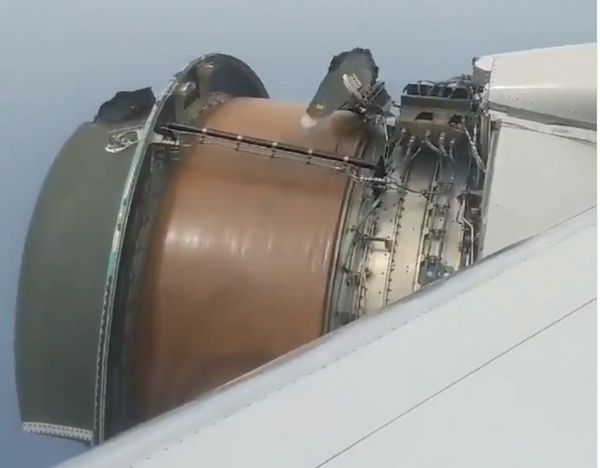 Двигател на Боинг се разпадна при полет (видео)