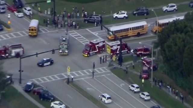 17 убити и 17 ранени при стрелба в училище във Флорида