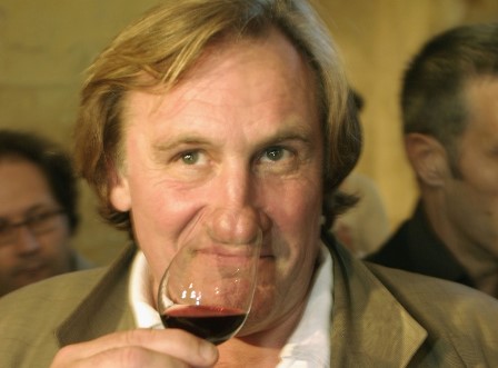 Жерар Депардийо става и алжирец