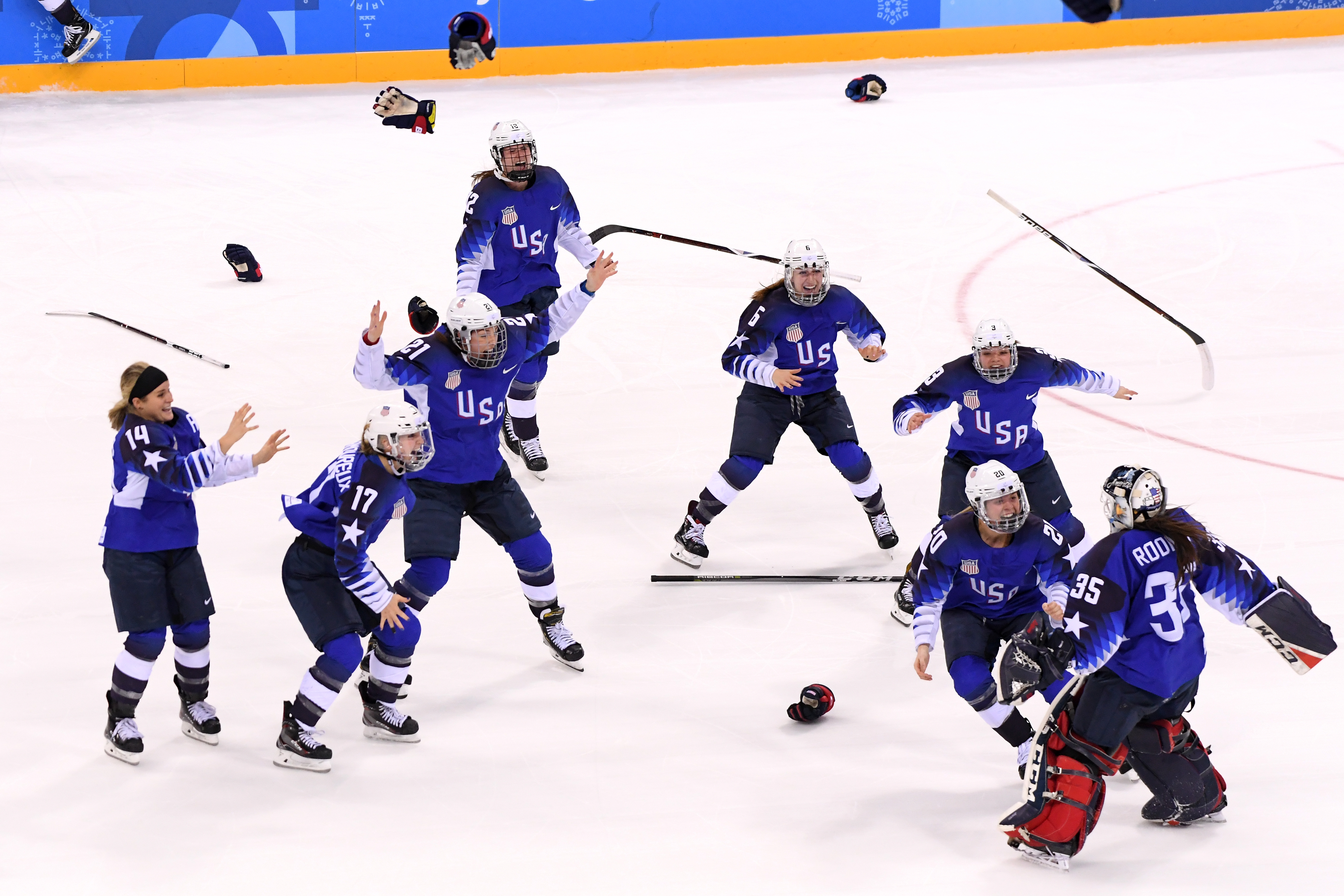 Американките разплакаха Канада в епичен финал